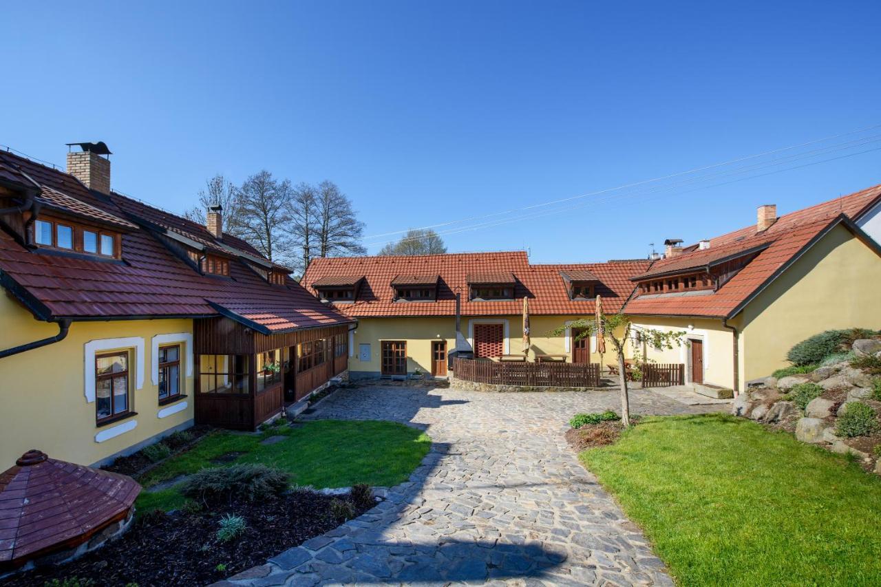 Mlyn Kamenice Klucenice Exteriér fotografie