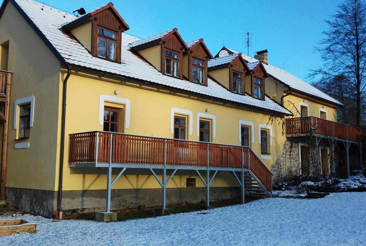 Mlyn Kamenice Klucenice Exteriér fotografie