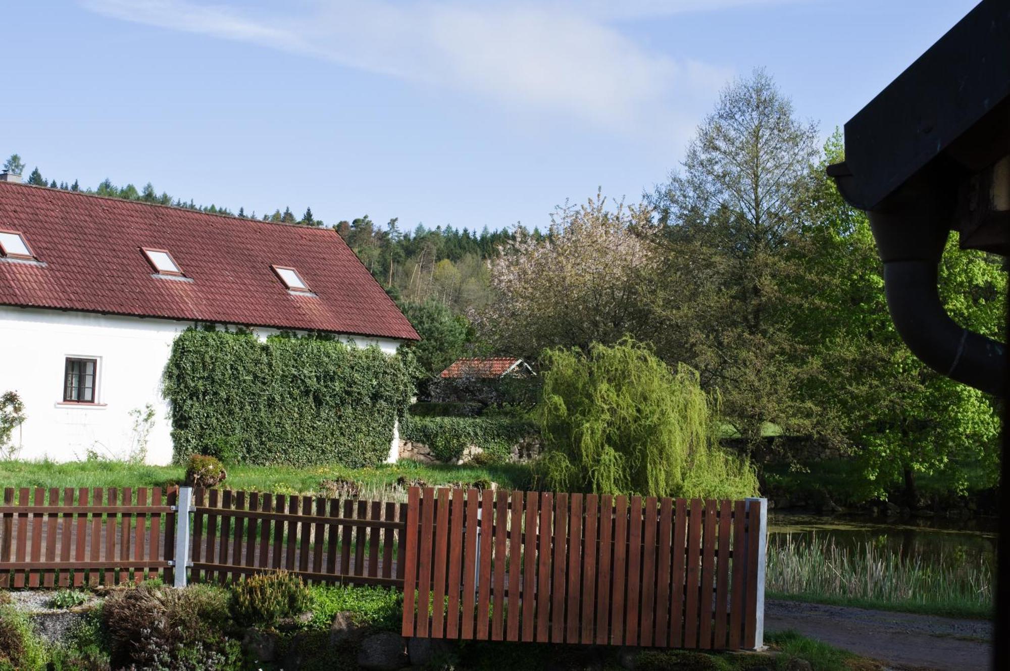 Mlyn Kamenice Klucenice Exteriér fotografie